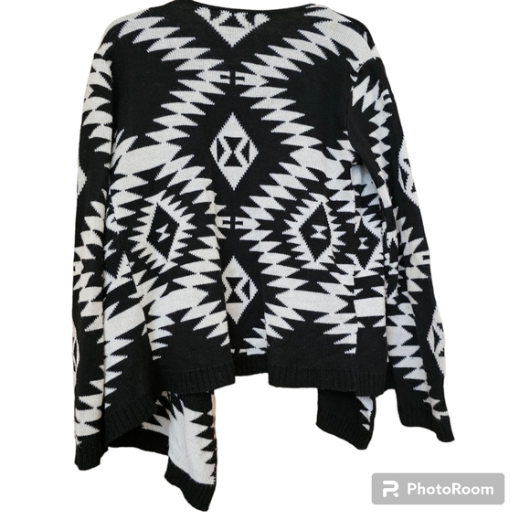Studio 8 Women's Black And White Aztec Print Open Front Cardigan, Size S - Picture 9 of 11
